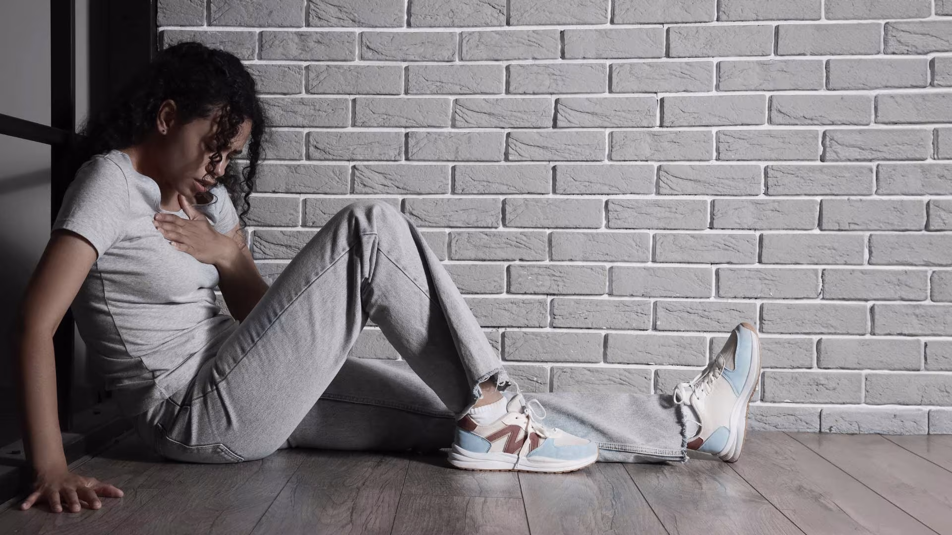 Femme qui fait une crise de panique 