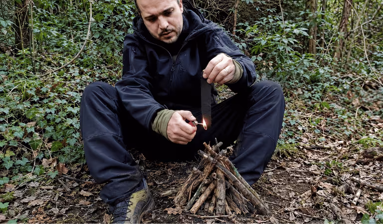 Boîte métallique + scotch fibré le hack survivaliste