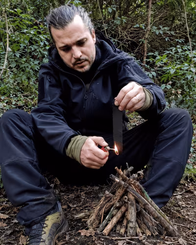 Boîte métallique + scotch fibré  le hack survivaliste